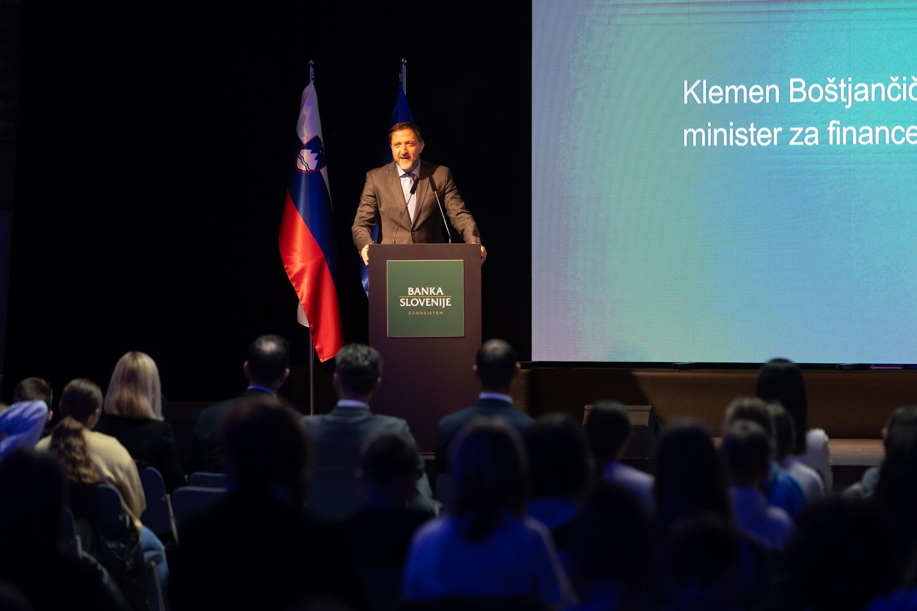 minister za finance Klemen Boštjančič za govornico