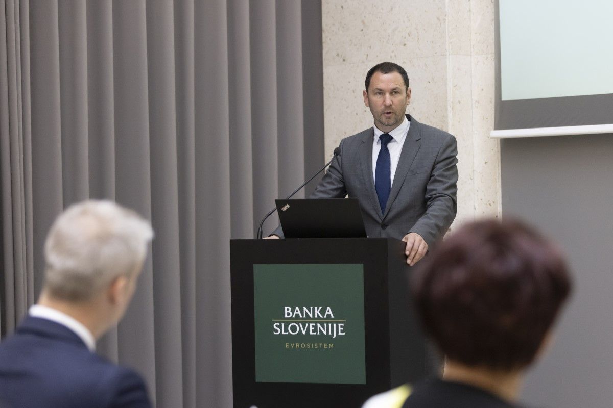 Acting guvernor Primož Dolenc is speaking on international conference EIB