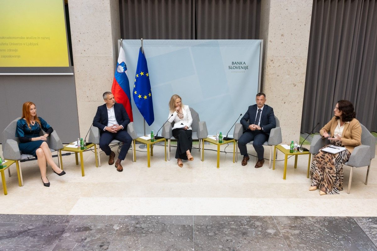 okrogla miza - gosti med razpravo