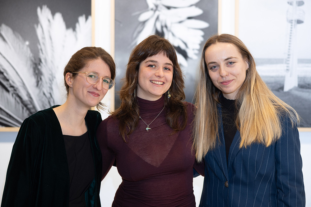 Detajl fotografije: plešoče dekle