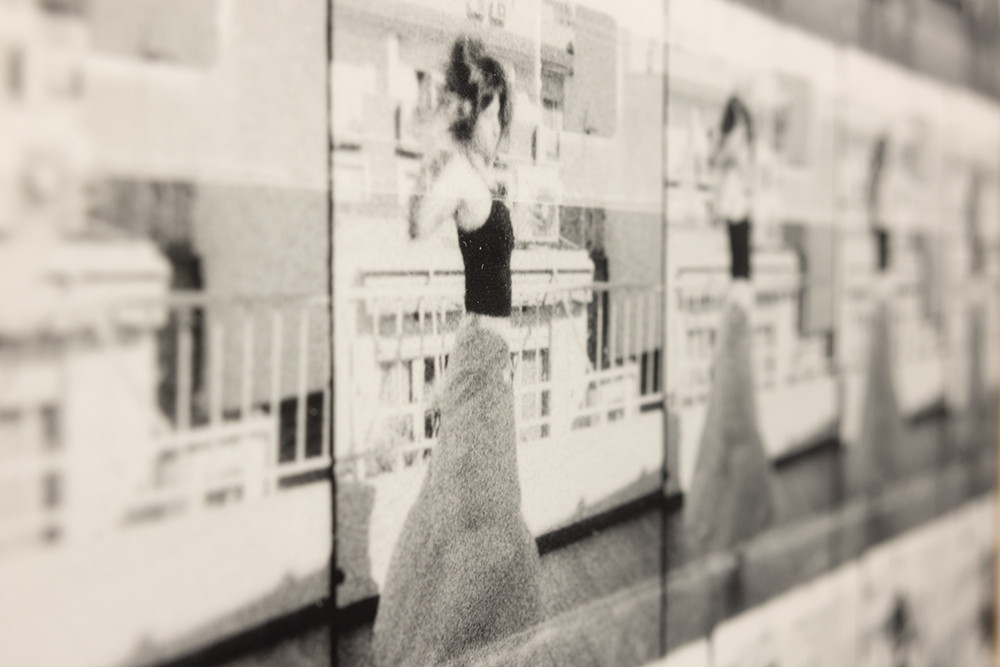 Detajl fotografije: plešoče dekle