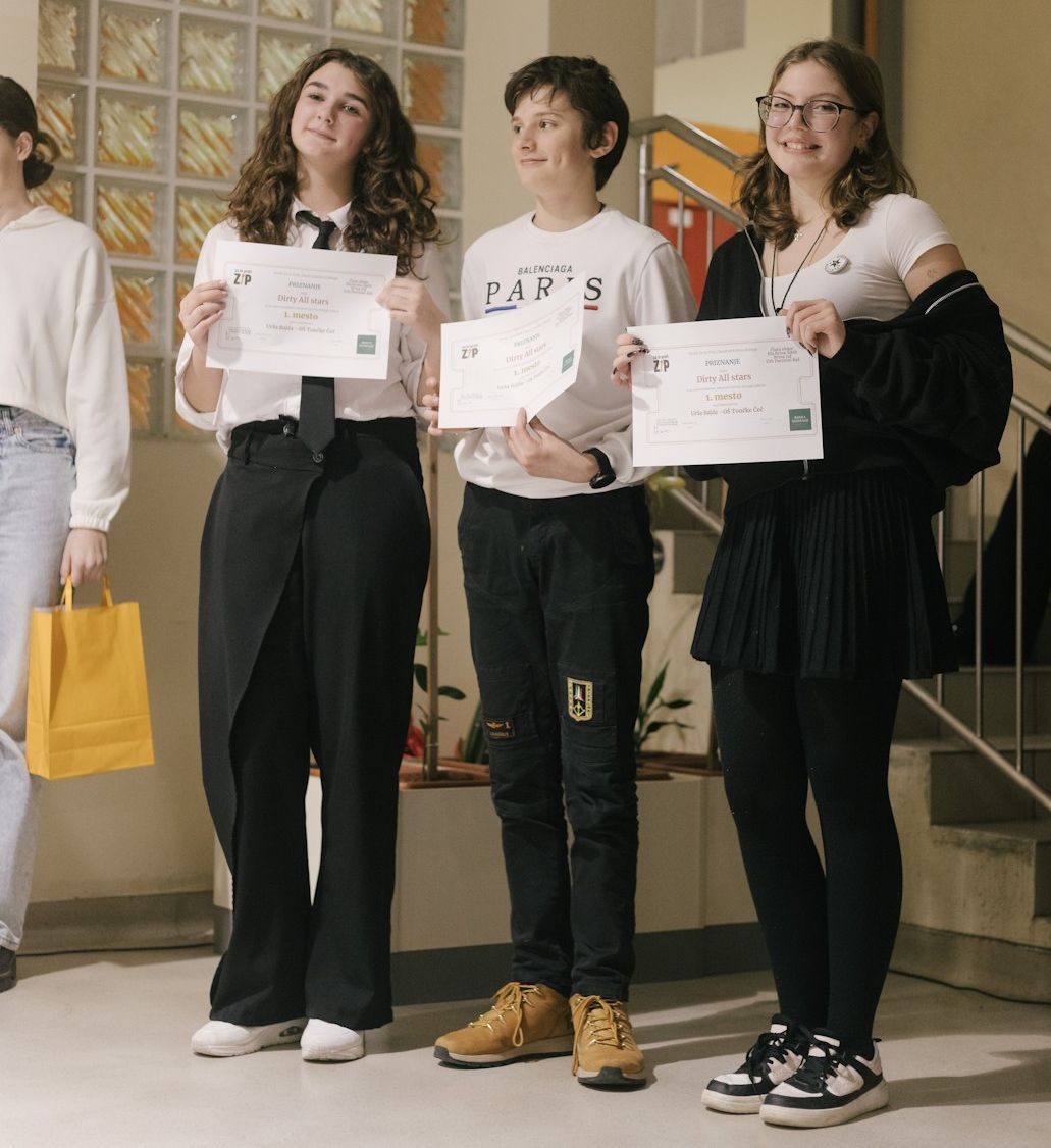 Ekipa Dirty All stars na odru ob razglasitvi rezultatov