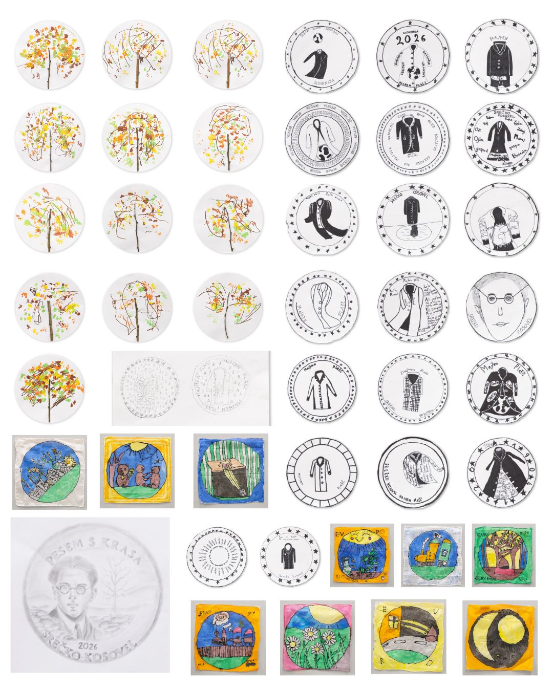 Mreža številnih krožnih in kvadratnih ilustracij na svetli podlagi. Na levi strani prevladujejo barvne risbe dreves v različnih slogih in z jesenskimi listi (rumena, oranžna, zelena), razporejene v enakomernih vrstah. Na desni strani so črno-bele krožne skice, podobne kovancem ali medaljam, z motivi oblačil, figur in napisi (npr. »2026« ter »Srečko Kosovel«). V spodnjem delu so dodatne barvne otroške ilustracije okroglih prizorov (narava, živali, vozila), poleg več osnutkov. Celotna kompozicija deluje kot pregled različnih idej ali likovnih rešitev za oblikovanje kovanca ali podobnega motiva.