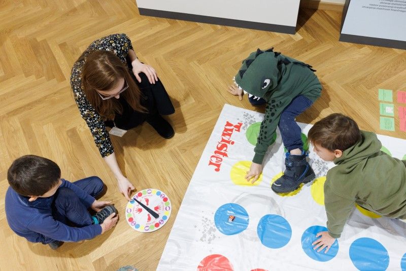 Chilndren playing in Banka Slovenije Museum