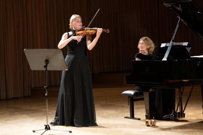 Nastopajoči na odru