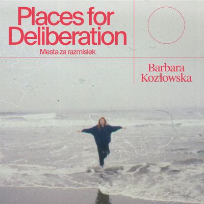 Plakat razstave - ženska, ki teče po peščeni plaži