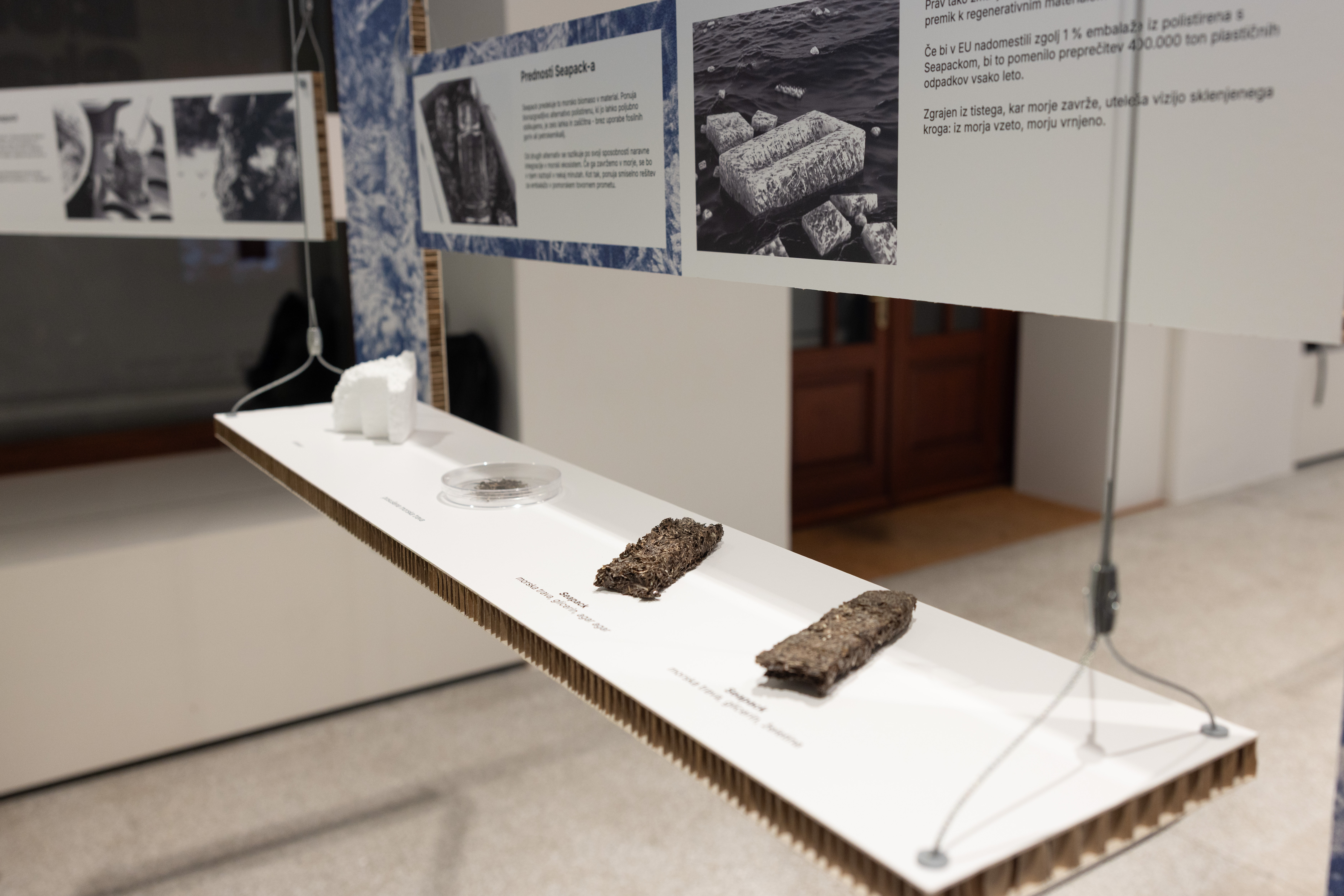 Razstavljeni eksponati v galeriji