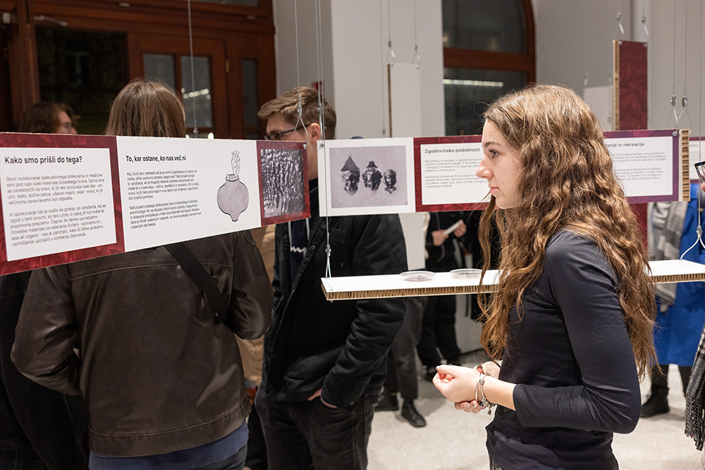 Razstavljeni eksponati v galeriji